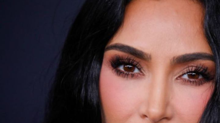 La socialité estadounidense Kim Kardashian llega a la segunda cena anual Caring for Women de la Fundación Kering en The Pool en la ciudad de Nueva York el 12 de septiembre de 2023.