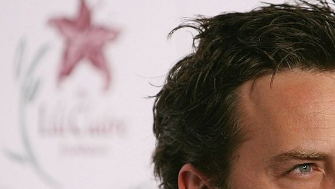 El actor Matthew Perry en la novena cena anual en beneficio de la Fundación Lili Claire en el Hotel Beverly Hilton el 14 de octubre de 2006 en Beverly Hills, California.