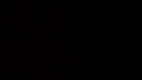 Anuel AA parece tener el mismo gusto en regalos para mujeres.