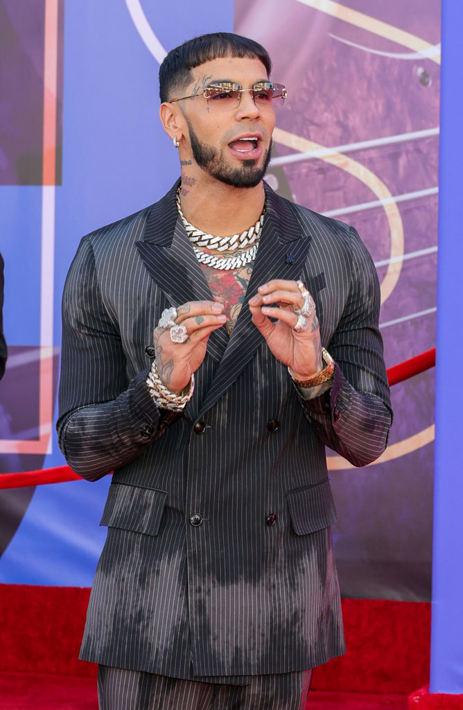 Anuel AA asiste a los Premios de la Música Latinoamericana 2023 en el MGM Grand Garden Arena el 20 de abril de 2023 en Las Vegas, Nevada.