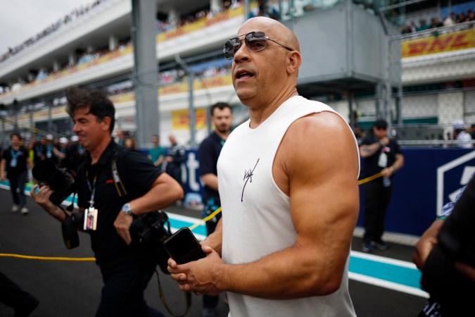 Vin Diesel acusado de agredir sexualmente a su asistente.
