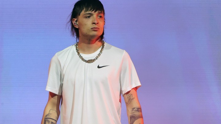 Peso Pluma alcanzó el primer lugar en la lista de Rolling Stone