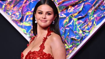 Selena Gomez y su novio Benny Blanco comparten momentos románticos en una exposición de arte