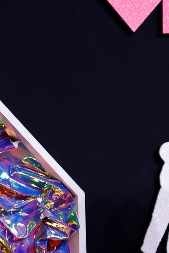 Karol G con un vestido con transparencias en la alfombra roja de los premios MTV.