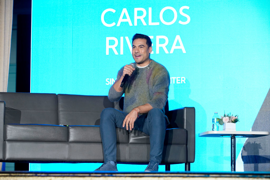 Carlos Rivera se presenta en el escenario durante la Master Series del Latin GRAMMY: Educación Financiera en el Campus Educativo George Washington el 27 de octubre de 2023 en la ciudad de Nueva York.