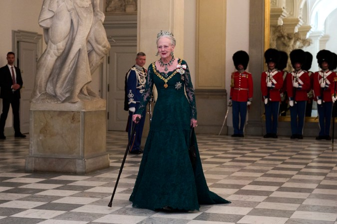 La reina Margarita de Dinamarca en la cena de gala en el Palacio de Christiansborg el 6 de noviembre de 2023.