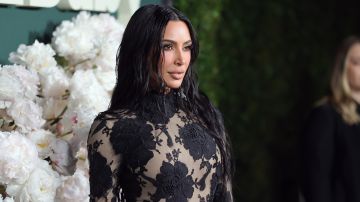 Kim Kardashian luce un bolso de más de 100 mil dólares.