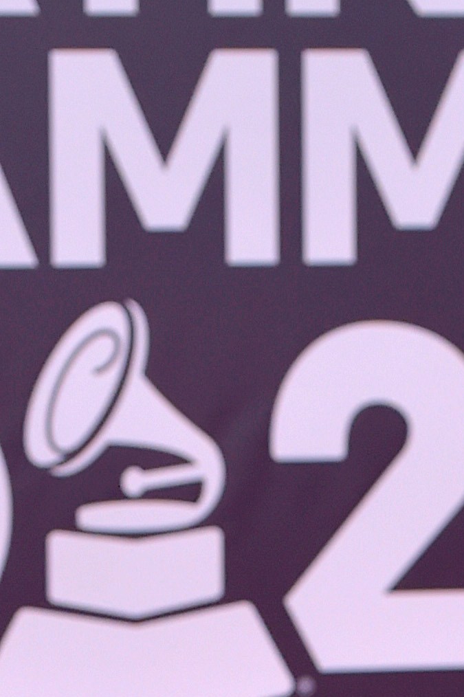 Karol G en la alfombra de los premios Latin Grammy.