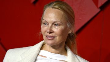 Pamela Anderson revela su poderosa razón para dejar el maquillaje y desafiar la belleza