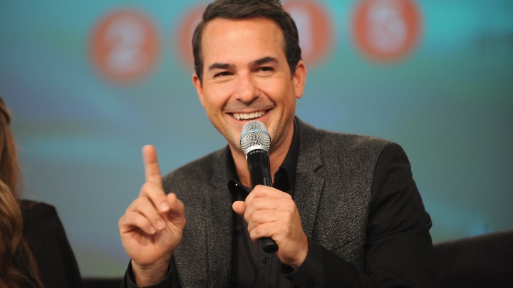 Carlos Calderon tiene opiniones divididas con Vanessa Lyon
