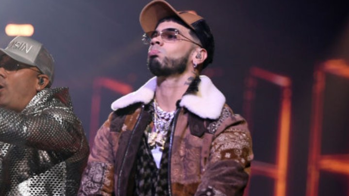 Anuel AA actúa en el escenario durante los Premios de la Música Latinoamericana 2023 en el MGM Grand Garden Arena el 20 de abril de 2023 en Las Vegas, Nevada.