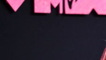 La cantante colombiana Karol G llega a los MTV Video Music Awards en el Prudential Center en Newark, Nueva Jersey, el 12 de septiembre de 2023.