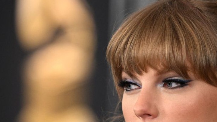 La cantautora estadounidense Taylor Swift llega a la 65ª Entrega Anual de los Premios Grammy en el Crypto.com Arena de Los Ángeles el 5 de febrero de 2023.