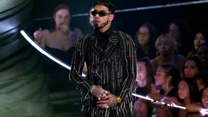 Anuel AA se presenta en el escenario durante los MTV Video Music Awards 2023 en el Prudential Center el 12 de septiembre de 2023 en Newark, Nueva Jersey.