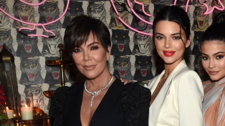 Kris Jenner, Modelo Kendall Jenner, Fundador, Kylie Cosmetics Kylie Jenner, Fundador, The Business of Fashion Imran Amed y Fundador y CEO, KKW Kim Kardashian asiste a una íntima Cena organizada por The Business of Fashion para celebrar su última edición impresa especial 'The Age of Influence' en Peachy's/Chinese Tuxedo el 8 de mayo de 2018 en la ciudad de Nueva York.