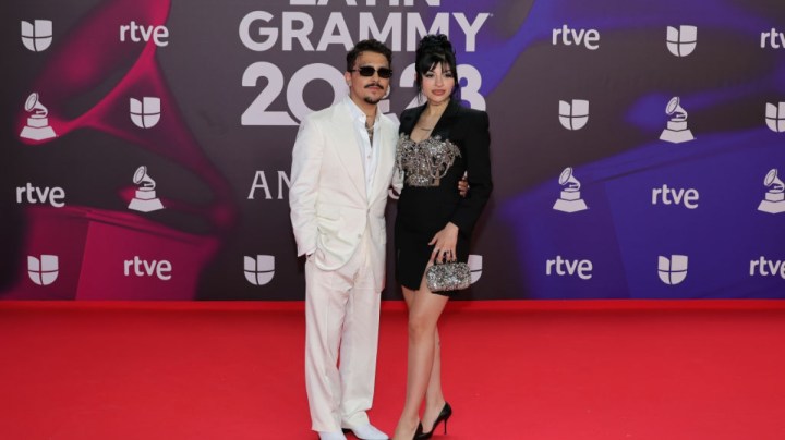 Christian Nodal y Cazzu en la 24.ª Entrega Anual del Latin GRAMMY en el Centro de Exposiciones y Conferencias FIBES el 16 de noviembre de 2023 en Sevilla, España.