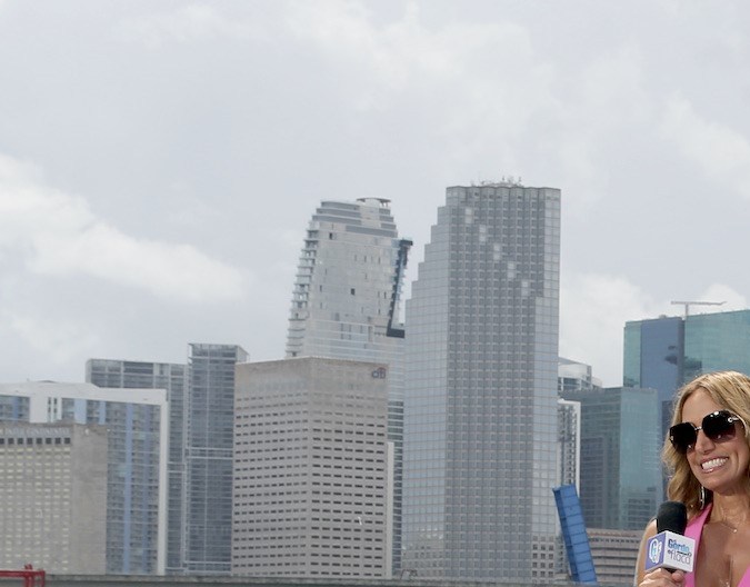 Raúl de Molina y Lili Estefan celebraron 25 años de su programa 'El Gordo y La Flaca'.