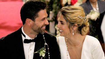 Michelle Renaud y Matías Novoa se casaron en una boda íntima.