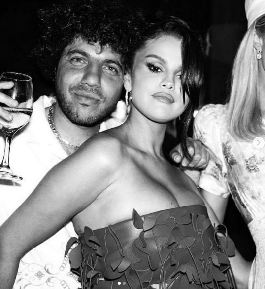 Según reportes, Selena Gomez y Benny Blanco tienen una relación desde hace seis meses.