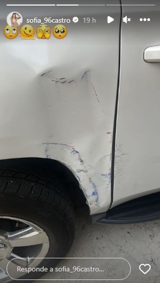 Así quedó la camioneta de Sofía Castro tras chocar.