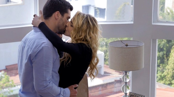 Michelle Renaud y Matías Novoa esperan su primer bebé juntos