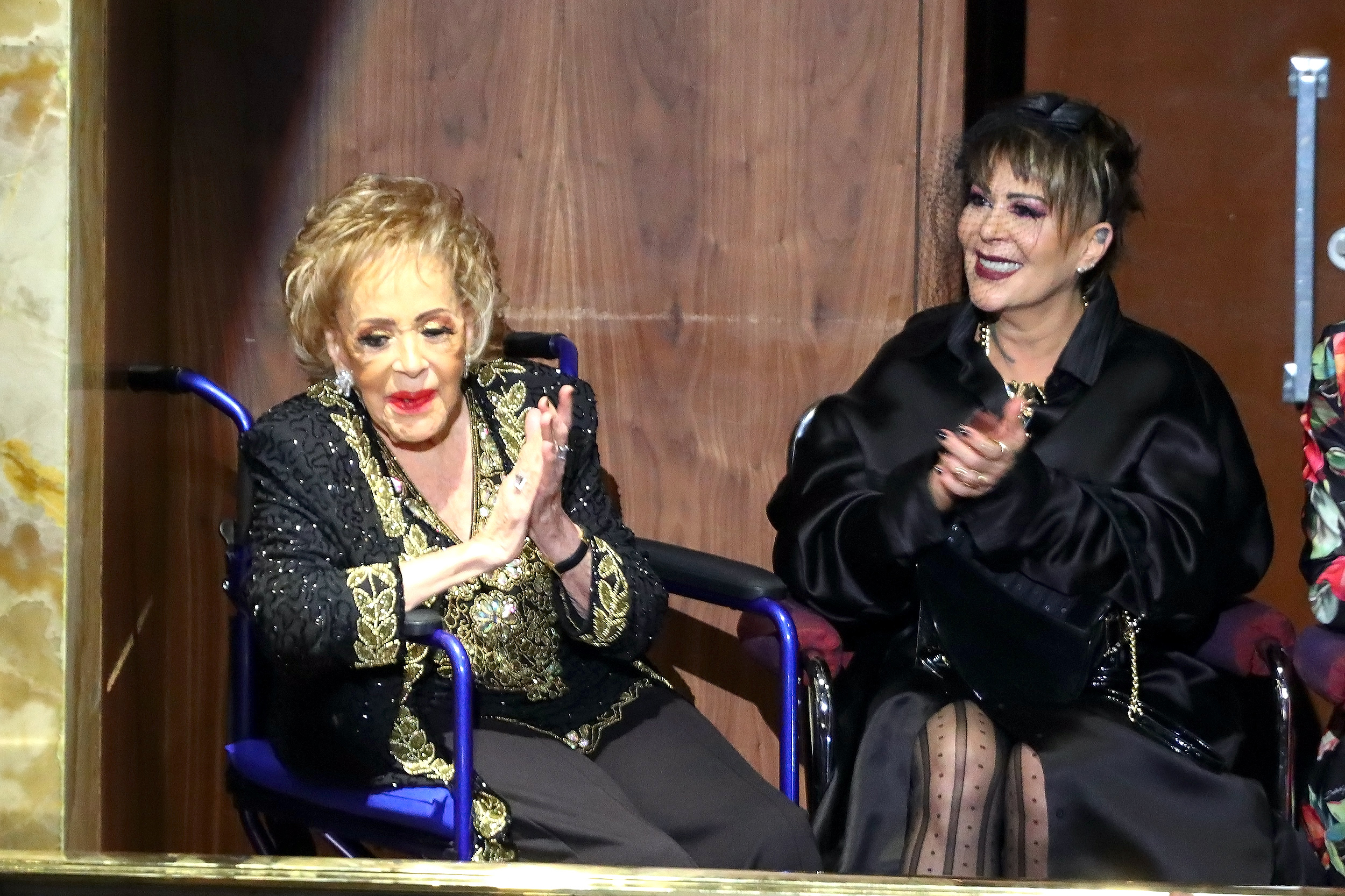 Silvia Pinal recibe un homenaje en el Palacio De Bellas Artes por su trayectoria, acompañada de sus hijas Alejandra Guzmán, Sylvia Pasquel, sus nietas Stephanie Salas y su bisnieta Michelle Salas y fue ovacionada por decenas de personalidades del medio artístico invitadas/México, 29 de agosto 2022.