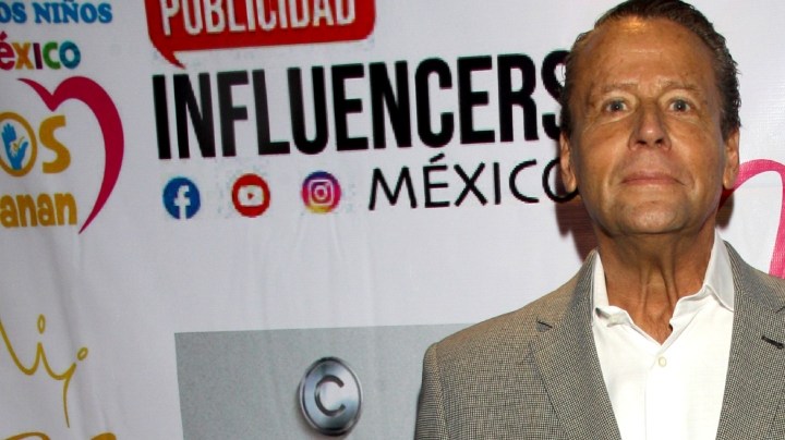 Alfredo Adame en la alfombra roja de "Mujer Emprendedora", evento en el que se entregaron reconocimientos a mujeres destacadas en diversos ámbitos como las redes sociales y las micro empresas/México, 16 de marzo 2022.