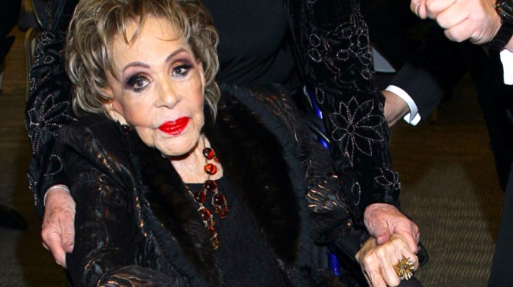 Doña Silvia Pinal recibió acompañada de su hija Sylvia Pasquel un homenaje de parte de la agencia de medios The One Exclusive y de La Asociación México En tus Manos a su trayectoria artística/México, 7 de febreero 2023.