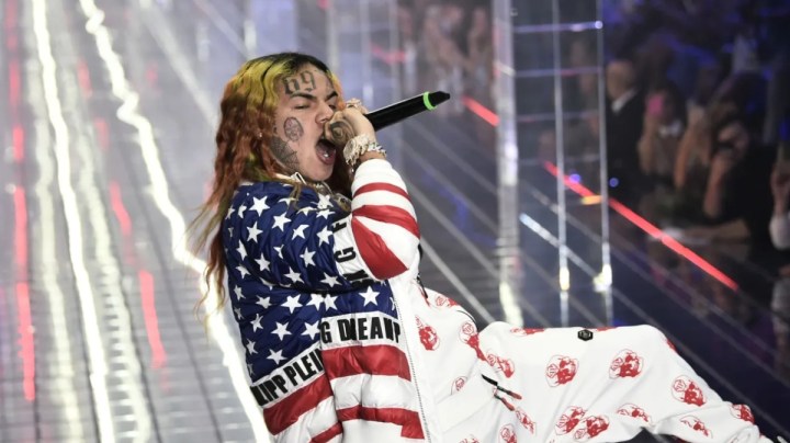 Escultura de Tekashi 6ixe9ine en Cuba se hace viral y los artistas plásticos la defienden