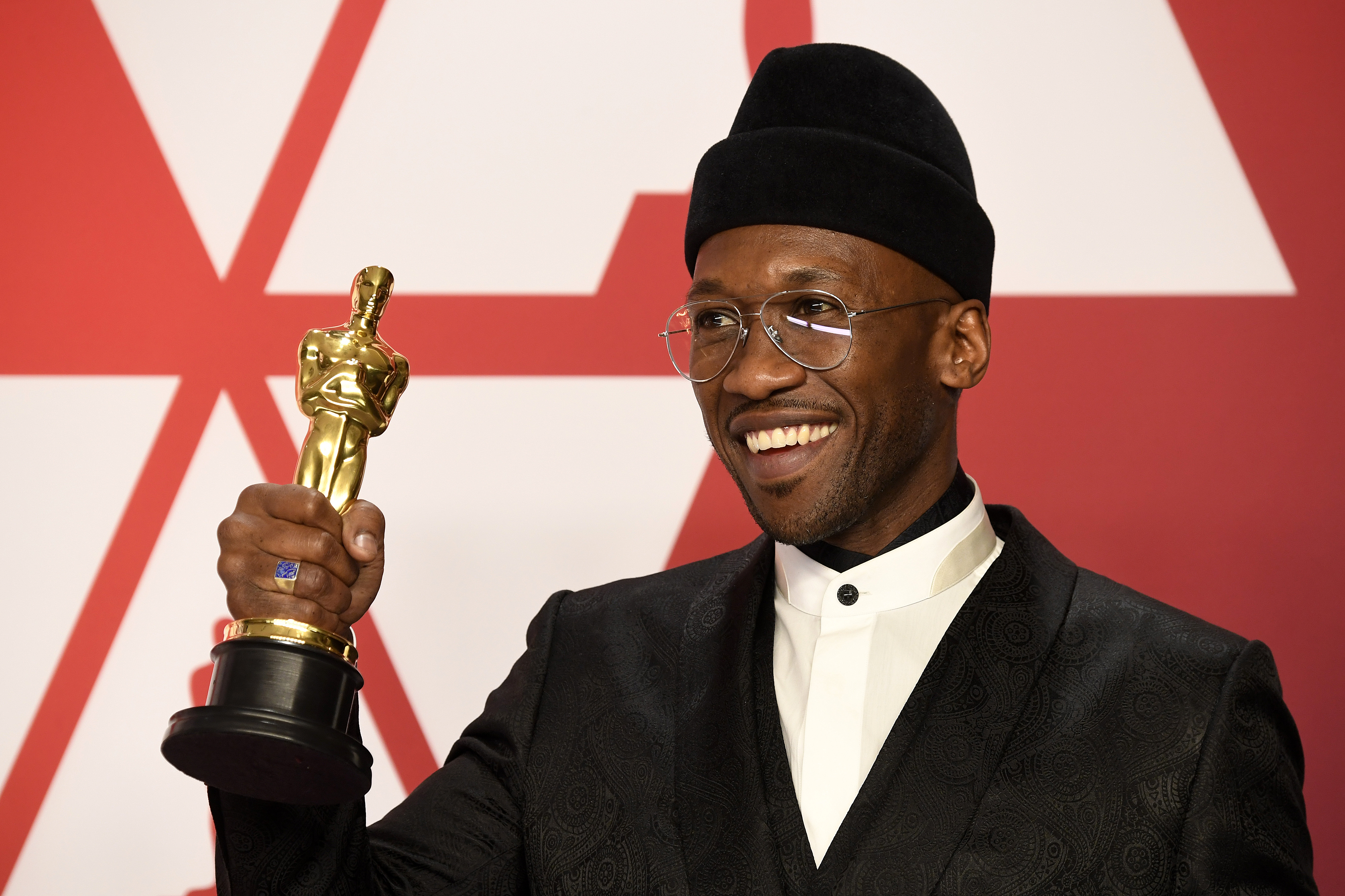 HOLLYWOOD, CALIFORNIA - FEBRUARY 24: Mahershala Ali, winner of Best Supporting Actor for "Green Book," poses in the press room during the 91st Annual Academy Awards at Hollywood and Highland on February 24, 2019 in Hollywood, California. (Photo by Frazer Harrison/Getty Images)