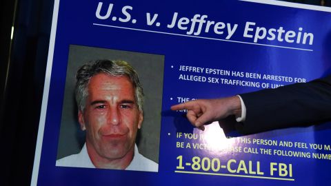 El fiscal federal para el Distrito Sur de Nueva York, Geoffrey Berman, anuncia cargos contra Jeffrey Epstein el 8 de julio de 2019 en la ciudad de Nueva York.