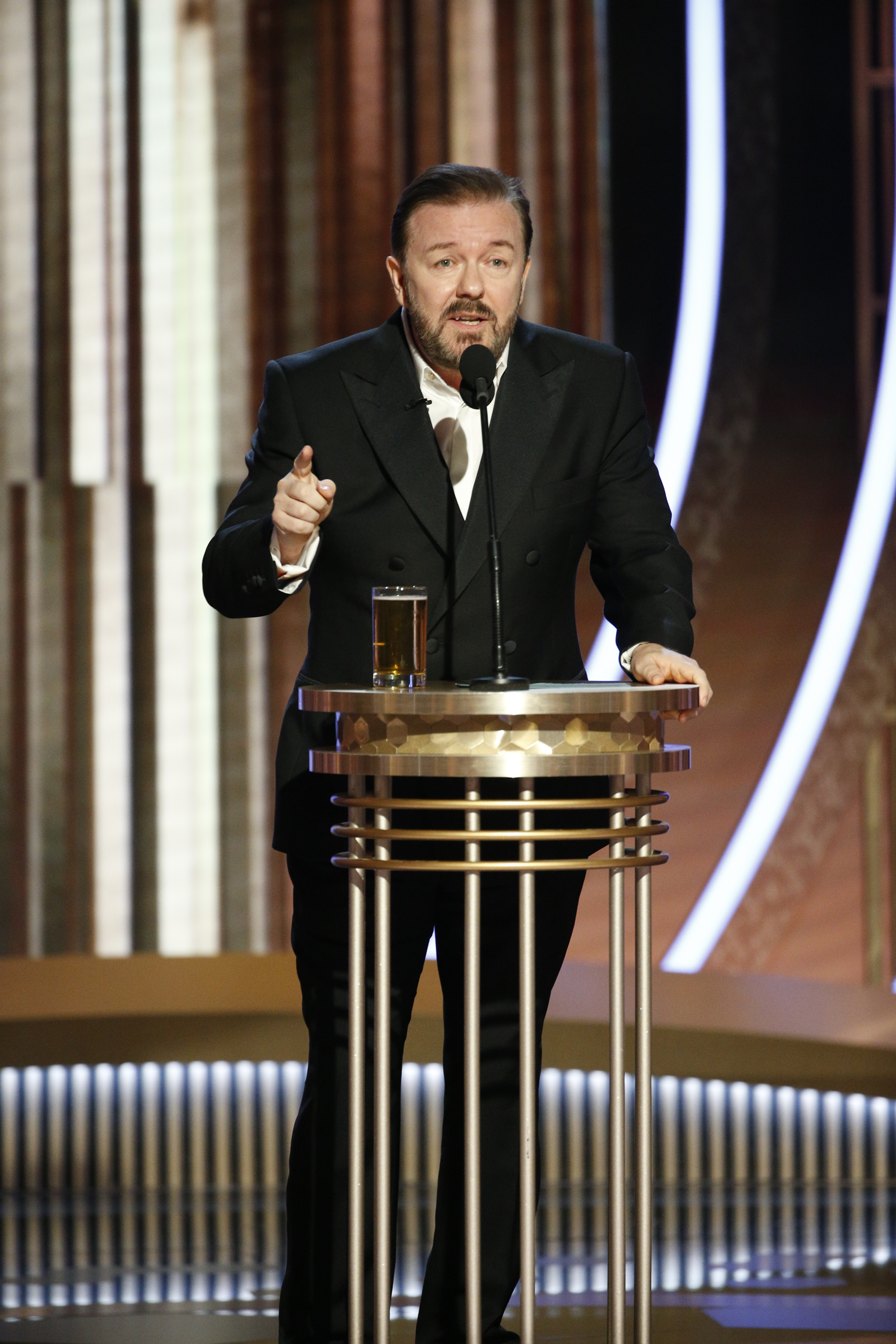 Ricky Gervais durante su discurso en los Globos de Oro de 2020.