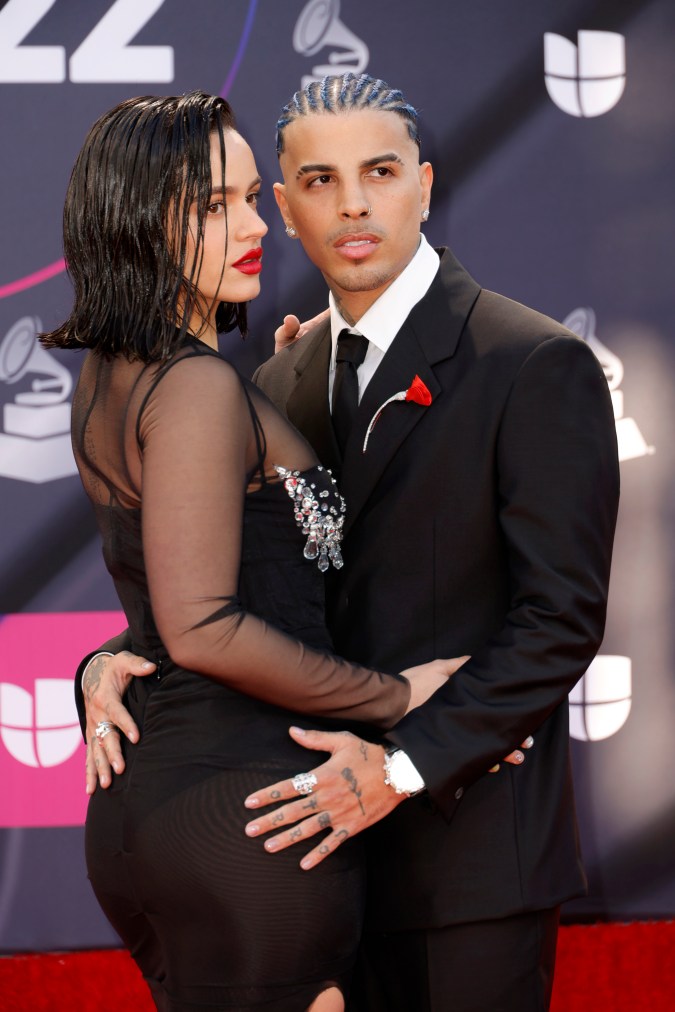 Rosalía y Rauw Alejandro en la entrega anual de los Latin Grammy el 17 de noviembre de 2022.