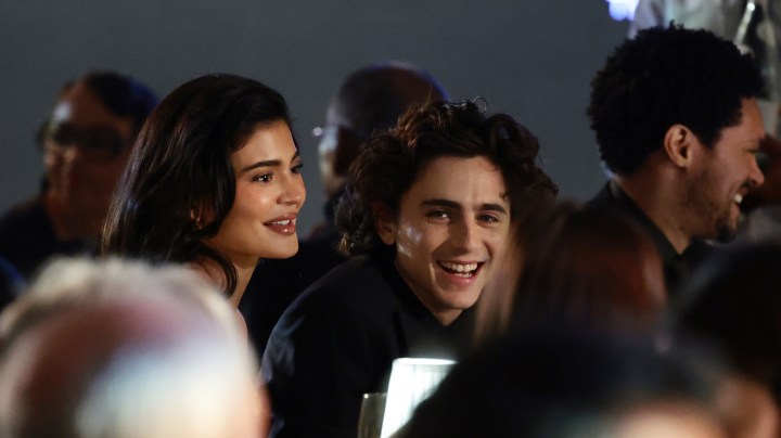 Kylie Jenner y Timothée Chalamet presenciaron uno de los mejores momentos de los Globos de Oro 2024.
