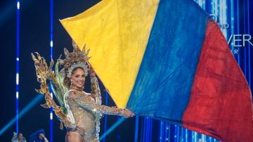 Miss Colombia, Camila Avella, durante el desfile en Traje Nacional de Miss Universo 2023, en San Salvador, El Salvador.