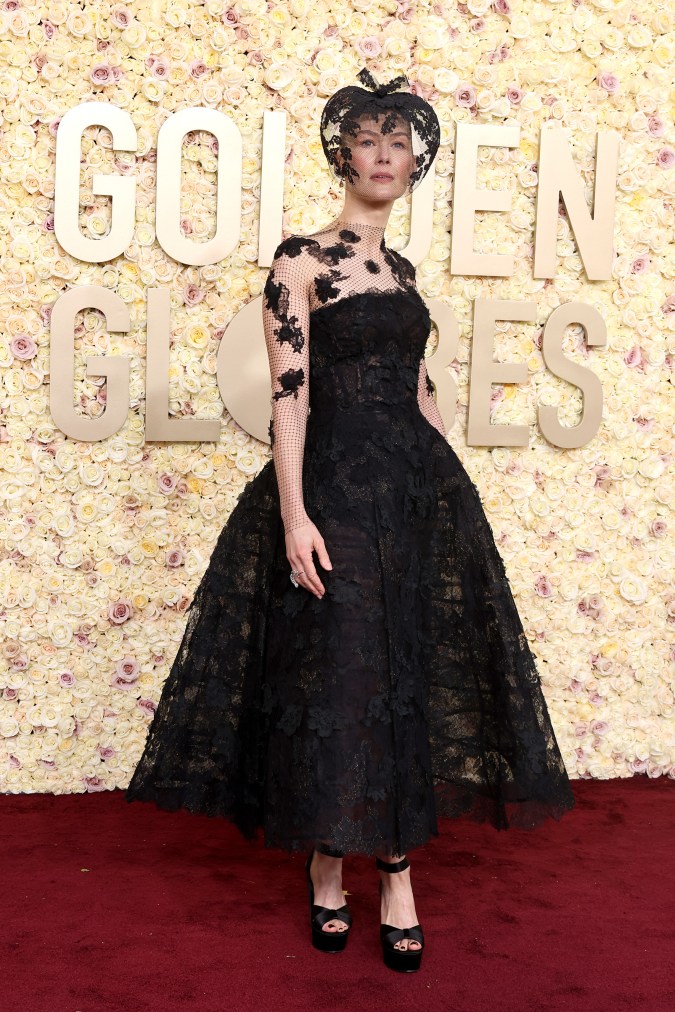 Rosamund Pike en los Globos de Oro 2024