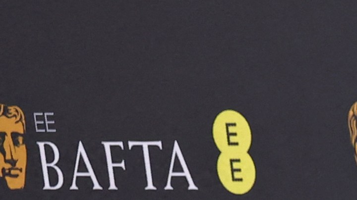 La presidenta de los BAFTA y la presidente del comité de cine de los BAFTA anuncian las nominaciones de los premios de cine de la Academia Británica.