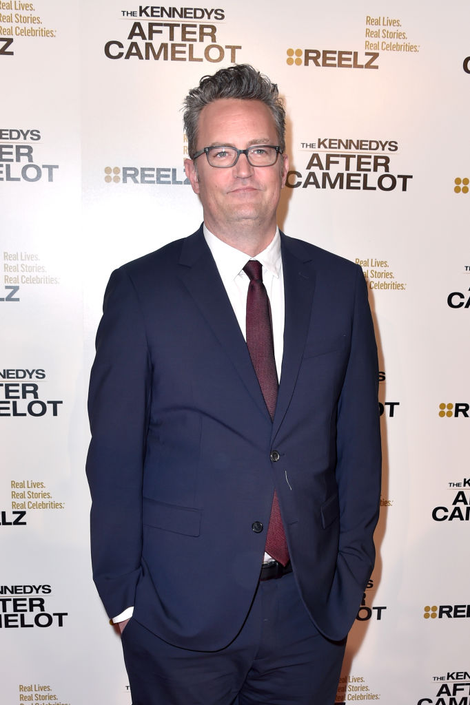 Matthew Perry en el estreno de "The Kennedys After Camelot" de Reelz en el Paley Center for Media el 15 de marzo de 2017 en Beverly Hills, California.