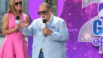 Lili Estefan y Raúl de Molina celebran el 25 aniversario del show "El Gordo y la Flaca" (Univision), que festejó con invitados y una emisión especial de recuerdos, humor y chismes/Miami, 21 de septiembre 2023.
