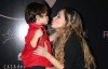 Sherlyn con su hijo André en la alfombra de la fiesta de la Revista S en Casa de Campo Resort & Villas/La Romana, República Dominicana, 9 de noviembre 2023.
