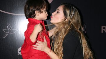 Sherlyn con su hijo André en la alfombra de la fiesta de la Revista S en Casa de Campo Resort & Villas/La Romana, República Dominicana, 9 de noviembre 2023.