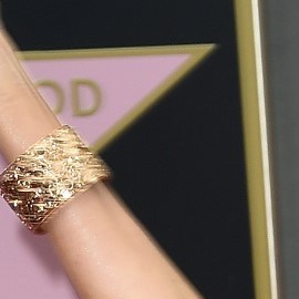 Celebridades latinas con sus estrellas en el paseo de la fama de Hollywood.