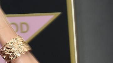 Celebridades latinas con sus estrellas en el paseo de la fama de Hollywood.