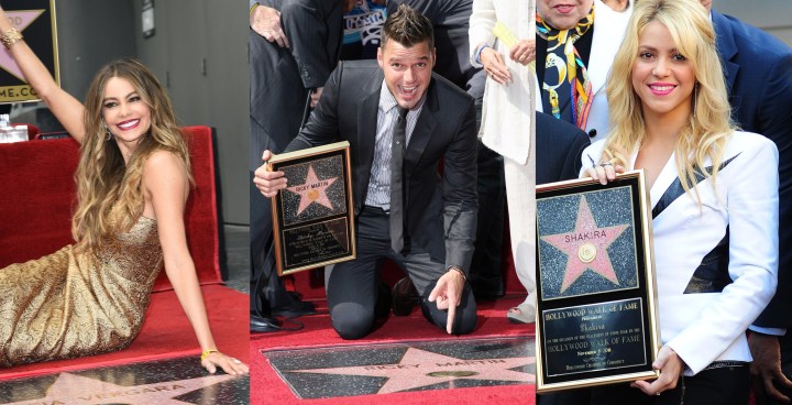 Celebridades latinas con sus estrellas en el paseo de la fama de Hollywood.