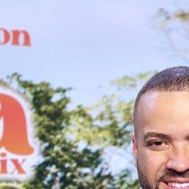 Famosos latinos que poseen una estatura baja.