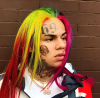 “Gracias a Dios y a mi mujer”: Las primeras palabras de Tekashi al salir de prisión