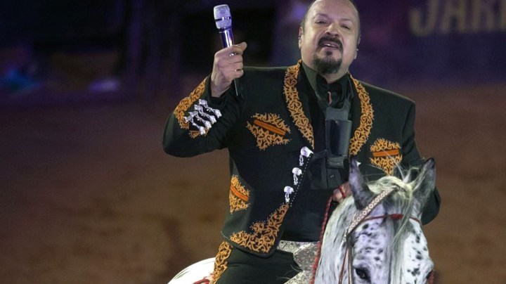Pepe Aguilar habló sobre el show de Bad Bunny a caballo