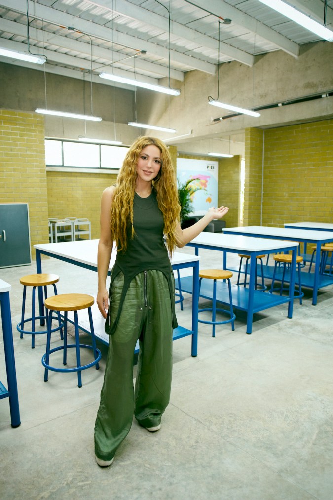 Durante su carrera artística, Shakira fundó una escuela de su Fundación 'Pies Descalzos'.