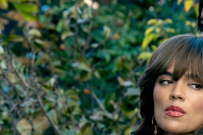 Karol G es Carla en 'Griselda'.