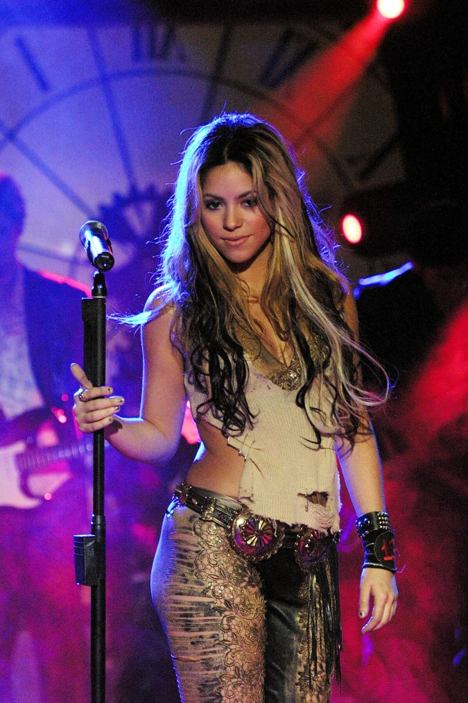 Shakira durante uno de sus conciertos en 2003.